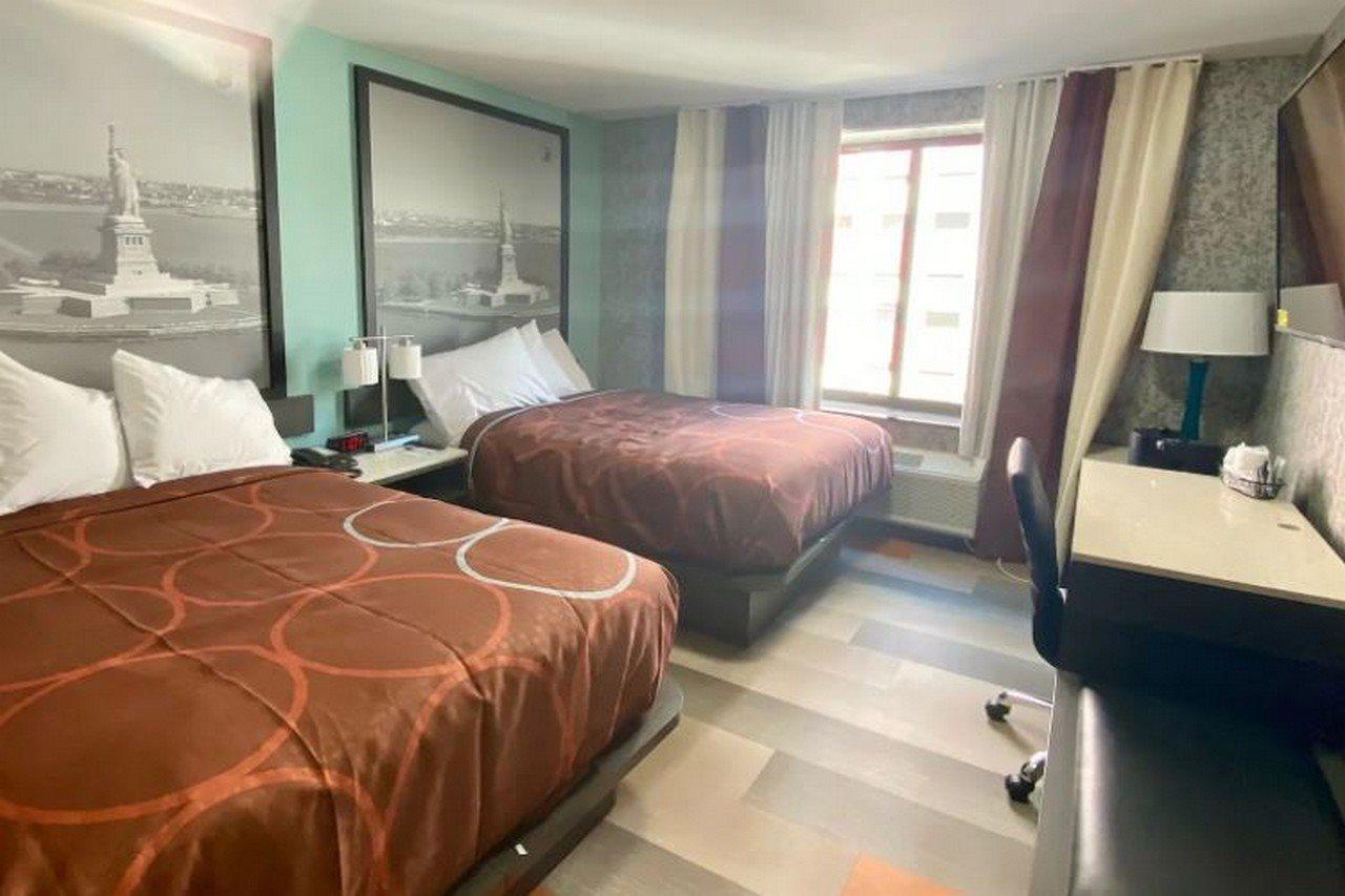 Super 8 By Wyndham Brooklyn Williamsburg Hotel New York Bagian luar foto