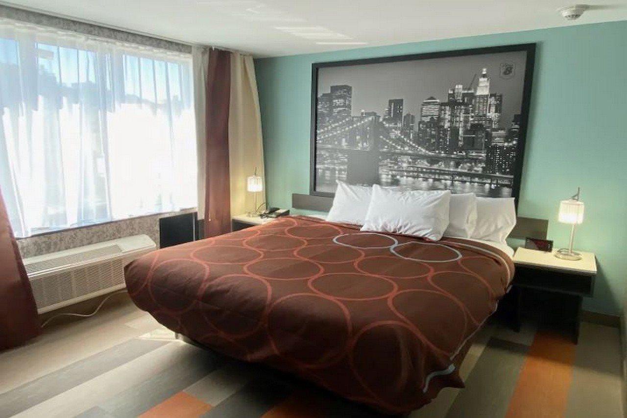 Super 8 By Wyndham Brooklyn Williamsburg Hotel New York Bagian luar foto