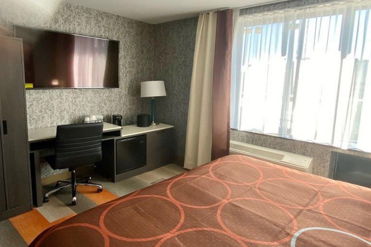 Super 8 By Wyndham Brooklyn Williamsburg Hotel New York Bagian luar foto