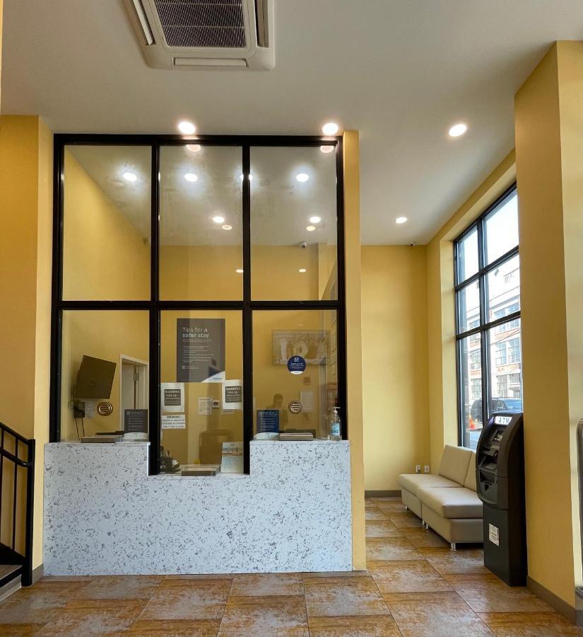 Super 8 By Wyndham Brooklyn Williamsburg Hotel New York Bagian luar foto