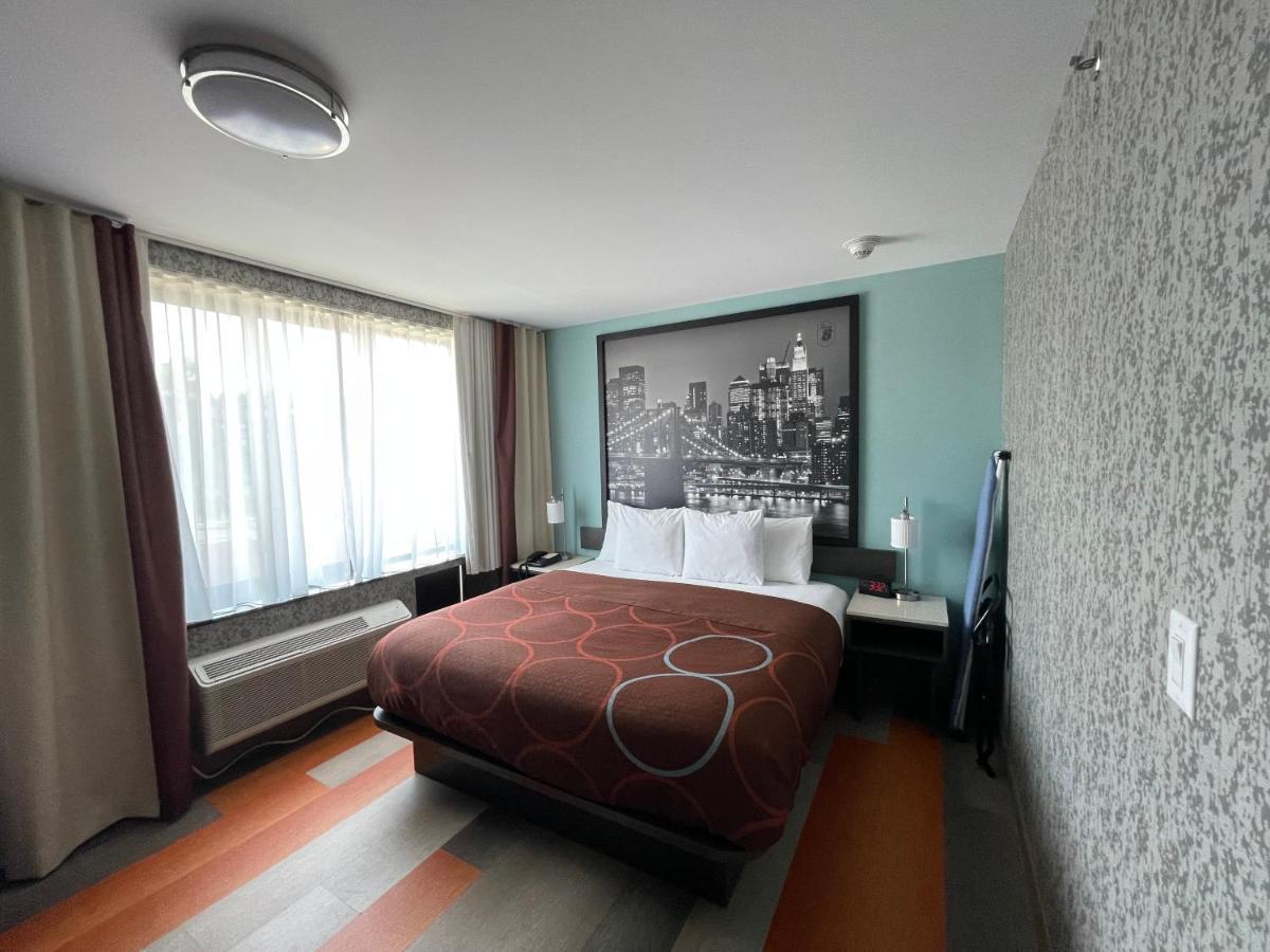 Super 8 By Wyndham Brooklyn Williamsburg Hotel New York Bagian luar foto